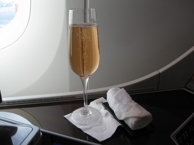 Pre-Departure Drink Business-Class / QR301 HEL-DOH