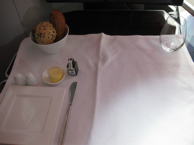 Essensservice Business-Class / QR301 HEL-DOH