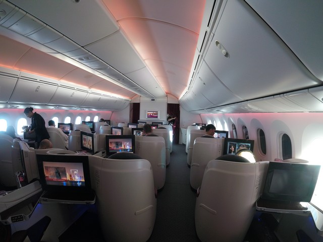 Business-Class Kabine / QR302 HEL-DOH