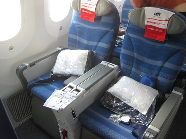 LO Premium-Economy-Class (Boeing 787-9)